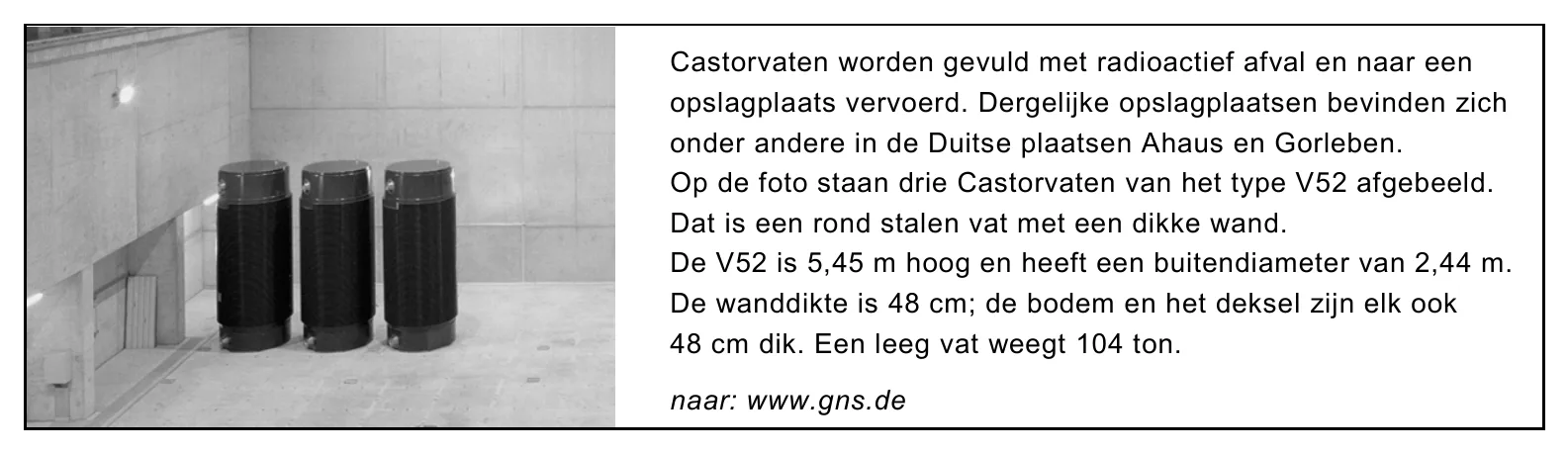 Castorvaten worden gevuld met radioactief afval en naar een opslagplaats vervoerd. Dergelijke opslagplaatsen bevinden zich onder andere in de Duitse plaatsen Ahaus en Gorleben. Op de foto staan drie Castorvaten van…