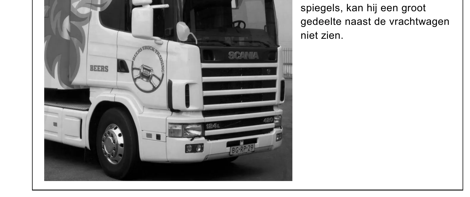 spiegels, kan hij een groot gedeelte naast de vrachtwagen niet zien.